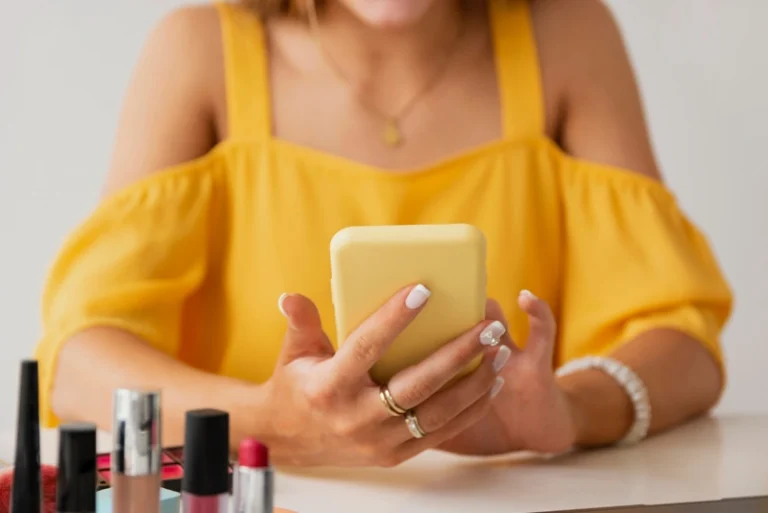 Beyond Basic Posts: Why Your Nail Salon's Social Media Isn't Driving Bookings (Yet)