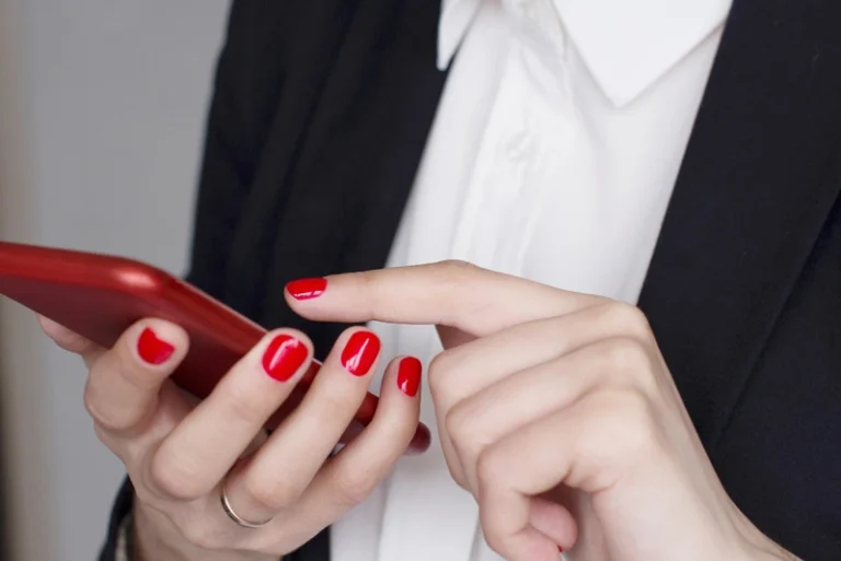 The Power of the Pixel: Demystifying Facebook & Instagram Ads for Nail Salon Growth
